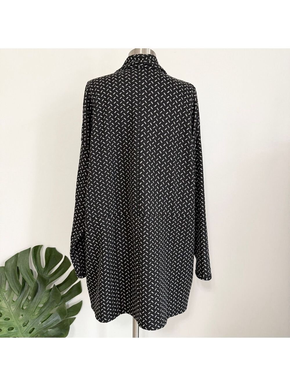 BCBGeneration Black & White Patterned Open Front Cardigan Women's Large BCBG - Picture 4 of 12